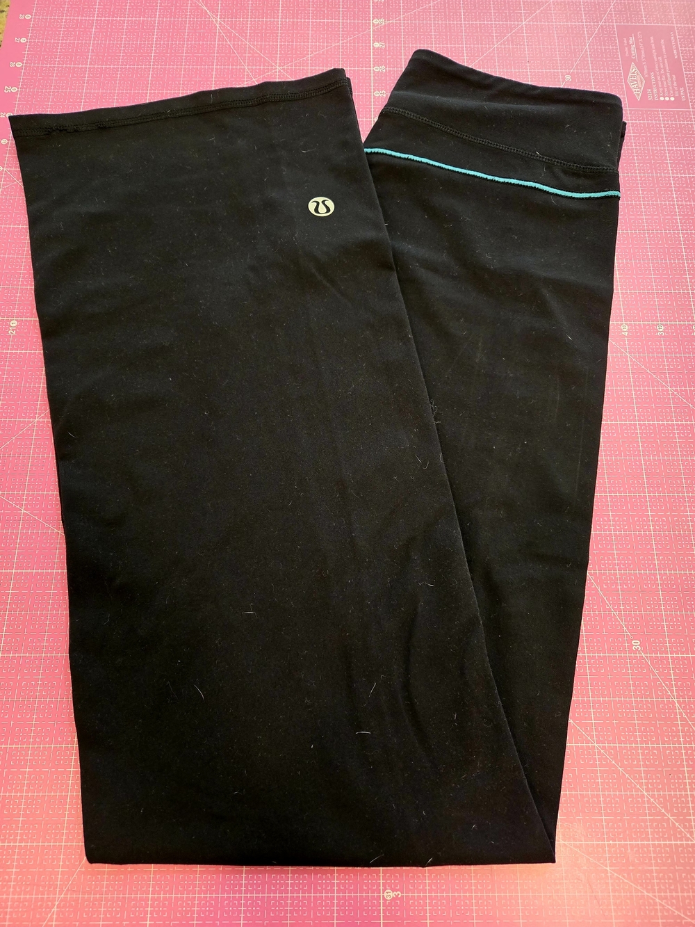 lululemon athletica Black Wide Leg Pants with Teal Trim Size 4Tall